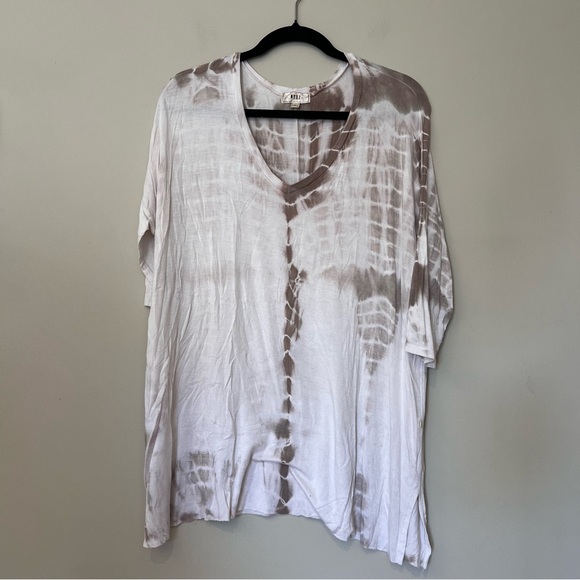 NYTT Tops - NYTT V-Neck Top
